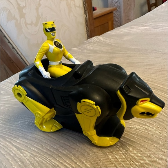 1995 Saban Power Rangers Vtg Action Figure, Yellow Ranger & Bear Vehicle - Picture 1 of 8